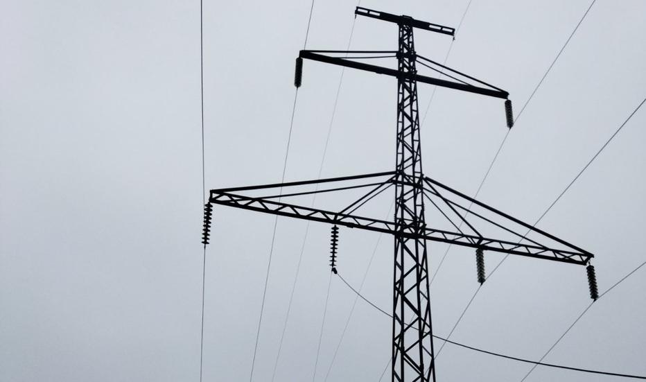 shche-u-3-naseleni-punkti-povernu-elektriku-dtek-donecki-elektromerezhi-za-vchora-1