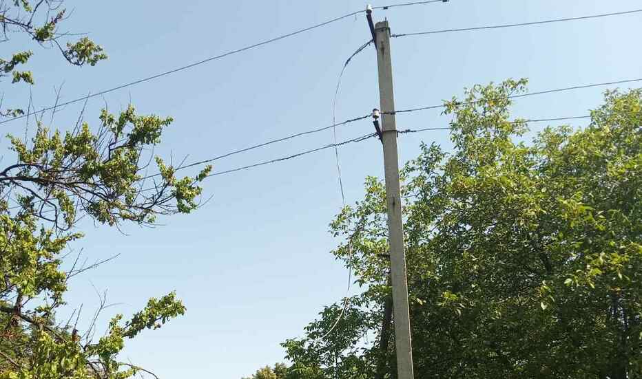 z-elektrikoyu-shche-4-naselenih-punkti-dtek-donecki-elektromerezhi-prodovzhuye-remonti-merezh-pislya-obstriliv-1