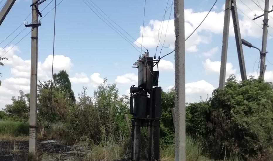 zi-svitlom-shche-4-naselenih-punkti-dtek-donecki-elektromerezhi-prodovzhuye-remonti-pislya-obstriliv-1