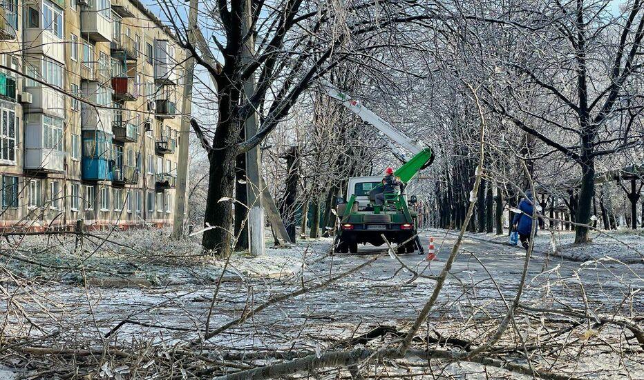 za-pivtora-dnya-energetiki-vidnovili-svitlo-dlya-mayzhe-130-tisyach-rodin-na-donechchini-1