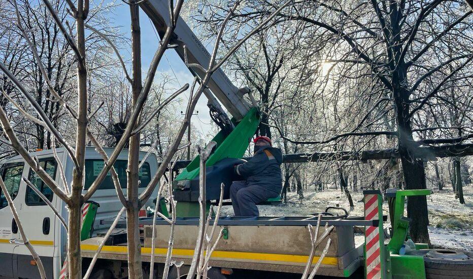 za-pivtora-dnya-energetiki-vidnovili-svitlo-dlya-mayzhe-130-tisyach-rodin-na-donechchini-3