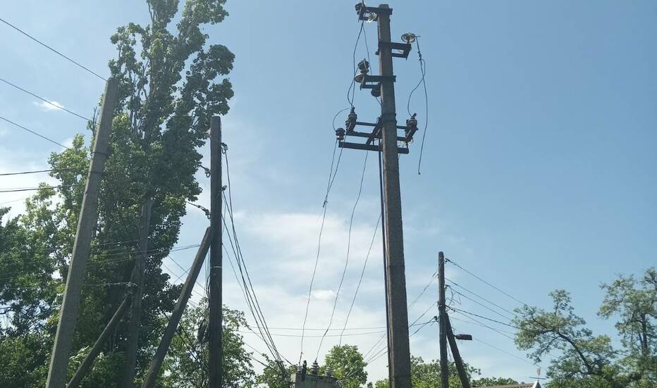 zi-svitlom-domivki-shche-ponad-6-tisyach-rodin-dtek-donecki-elektromerezhi-prodovzhuye-remonti-merezh-pislya-obstriliv-1
