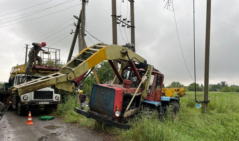 dtek-donecki-elektromerezhi-vidnoviv-svitlo-dlya-17-2-tisyach-domivok-znestrumlenih-cherez-negodu-ta-obstrili-na-donechchini-3